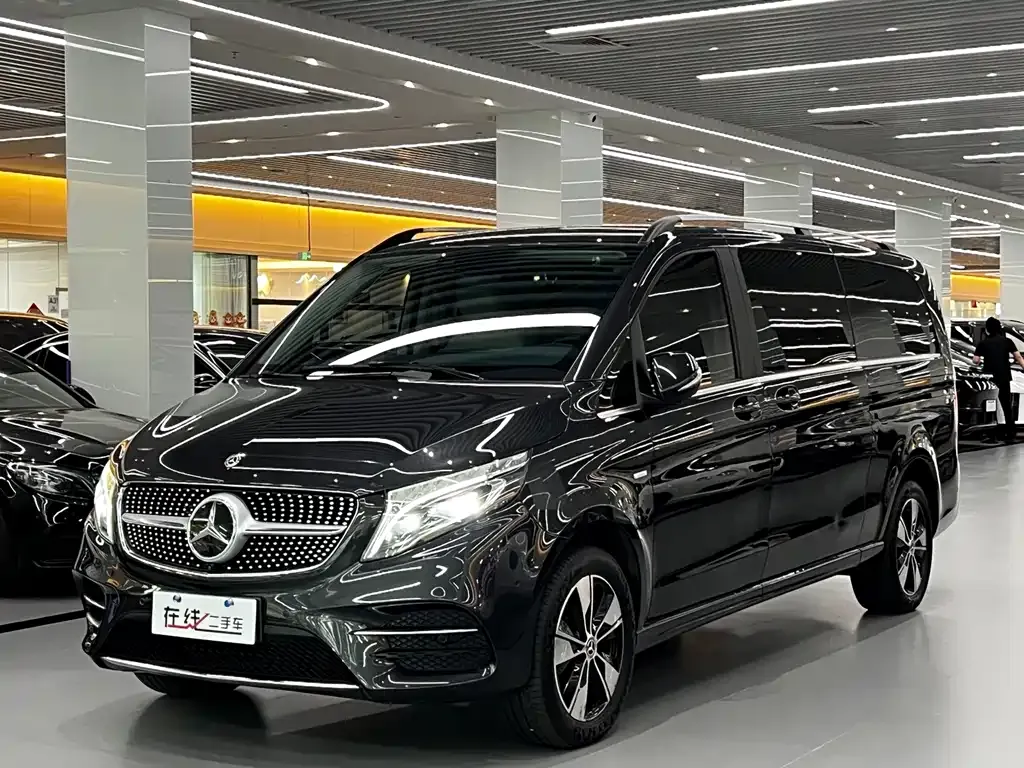Mercedes-Benz V-Class — фото 1