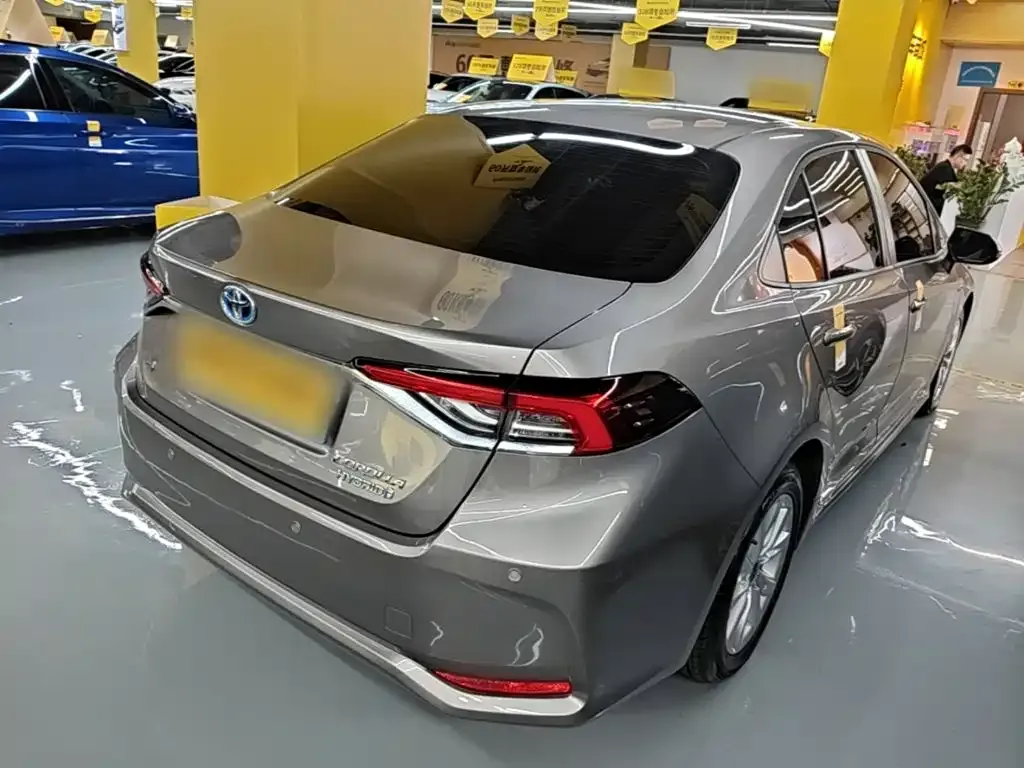 Toyota Corolla — фото 10