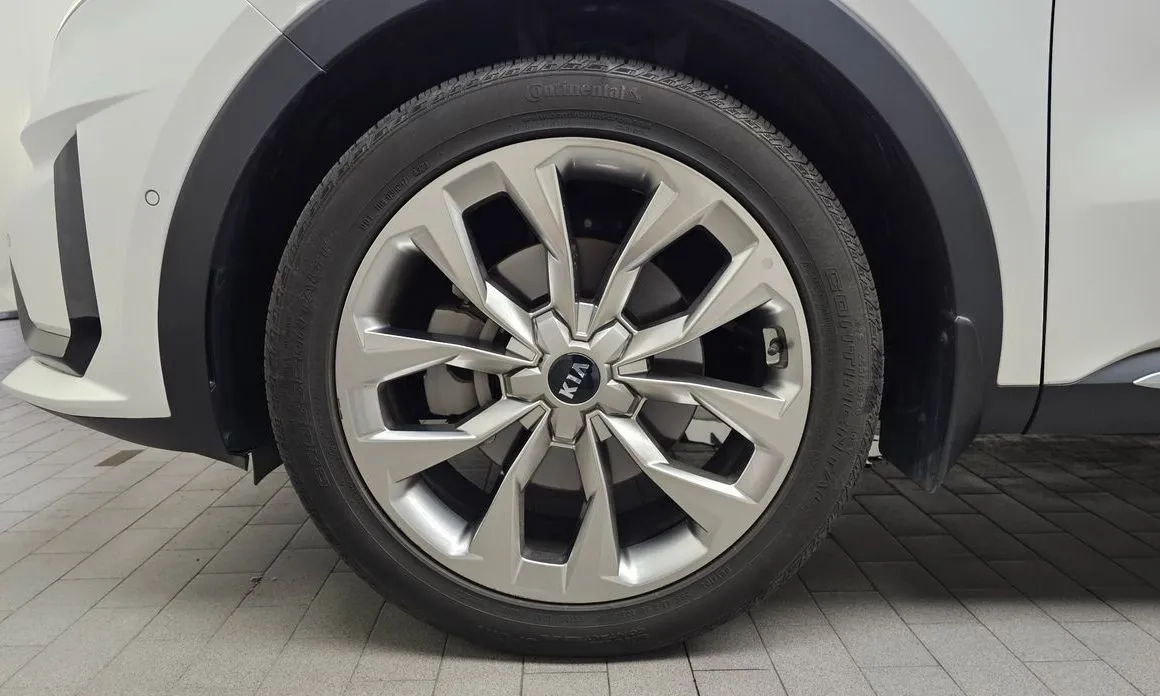 Kia Sorento — фото 7