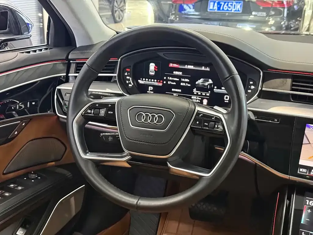 Audi A8 — фото 9