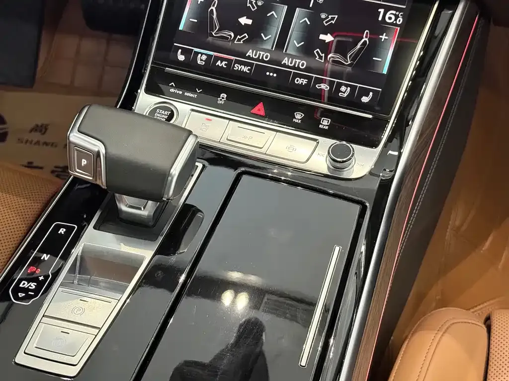 Audi A8 — фото 4