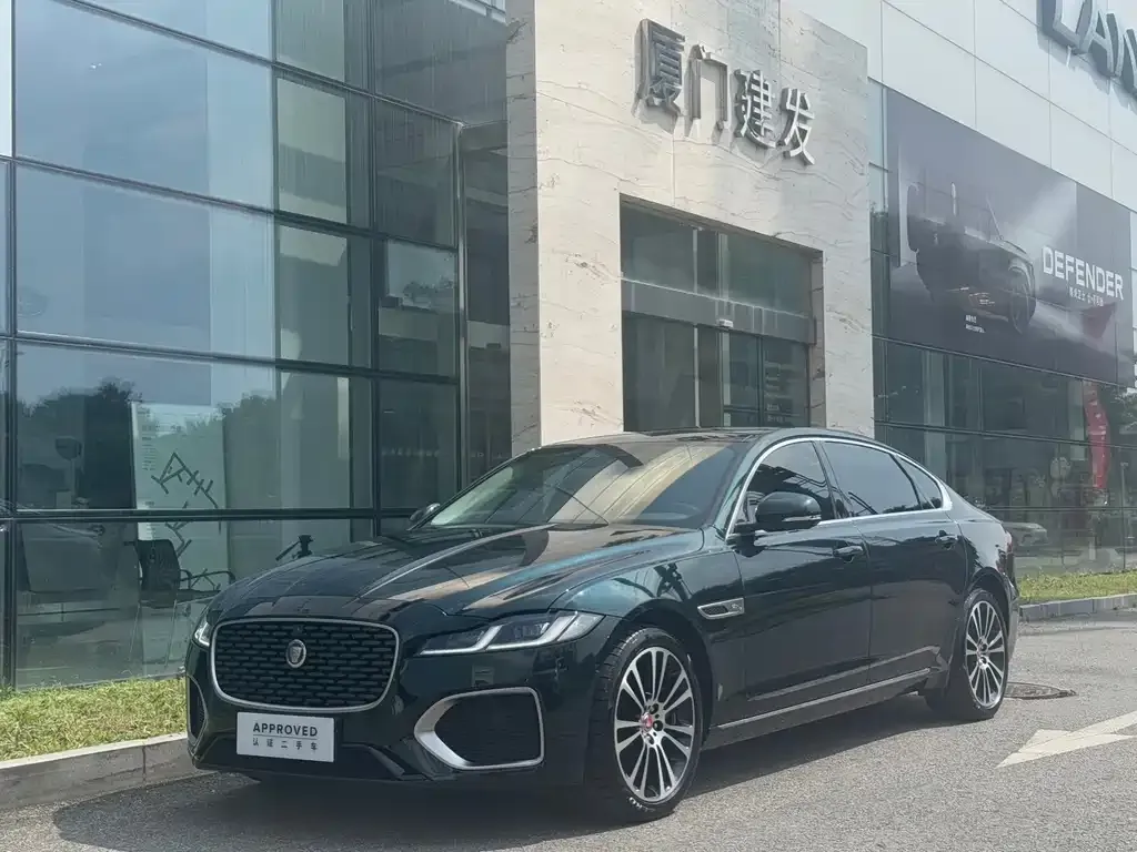 Jaguar XFL — фото 1