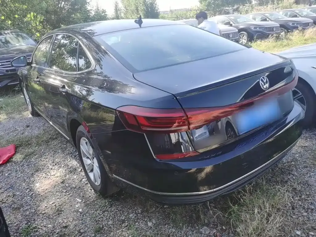 Volkswagen Passat — фото 10