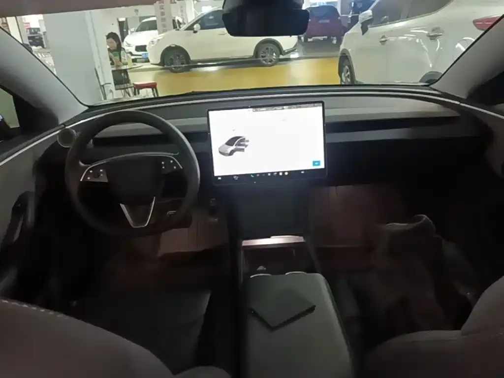 Tesla Model 3 — фото 2