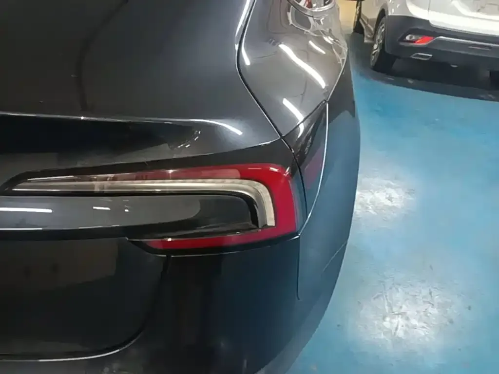Tesla Model 3 — фото 3