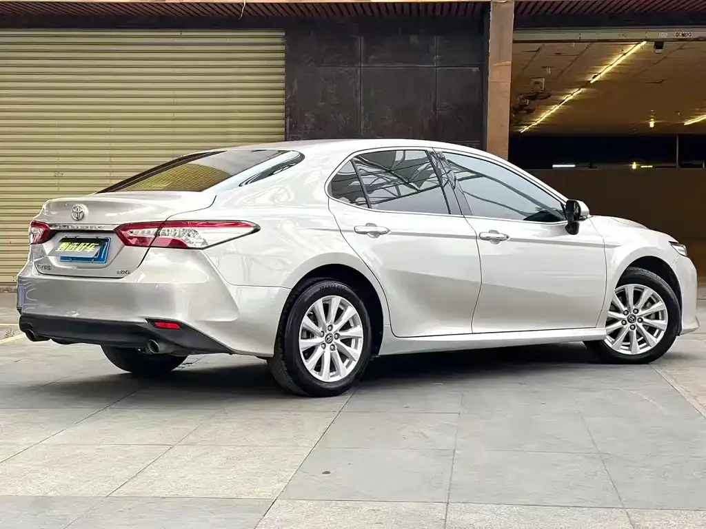 Toyota Camry — фото 7