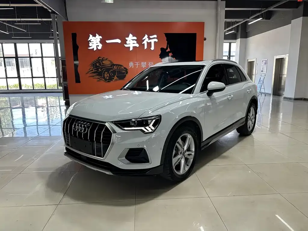 Audi Q3 — фото 1