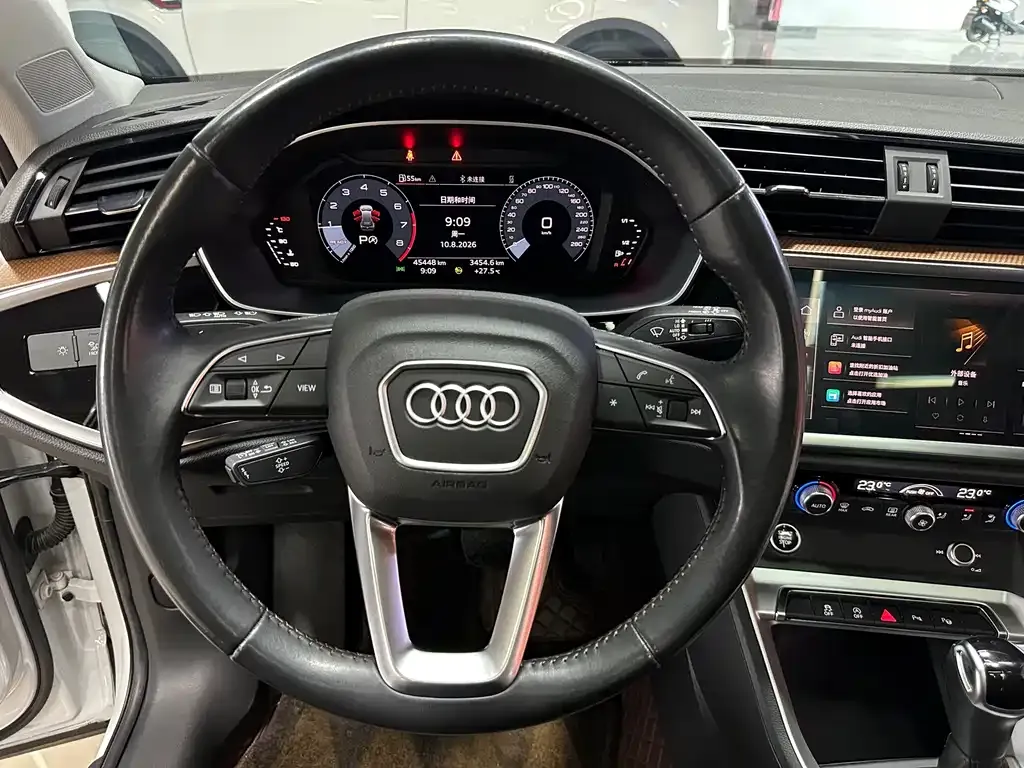 Audi Q3 — фото 10