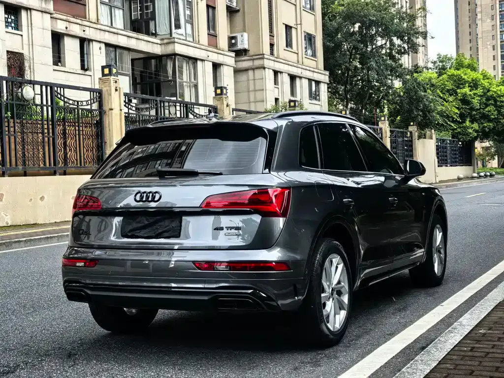 Audi Q5L — фото 5