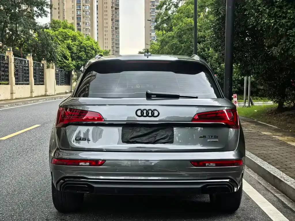 Audi Q5L — фото 10