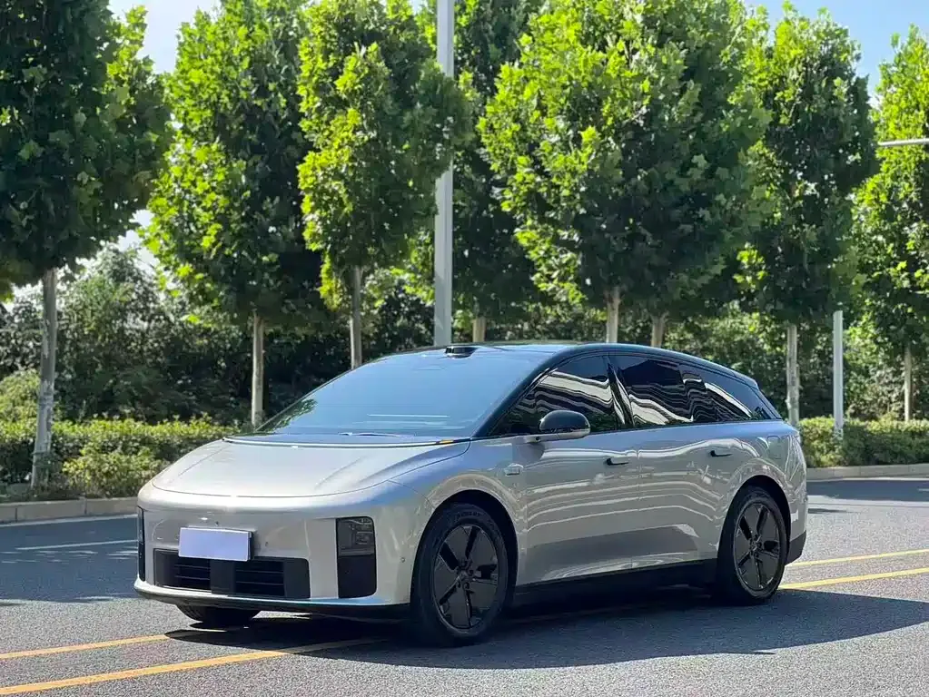 Li Auto i6 — фото 1