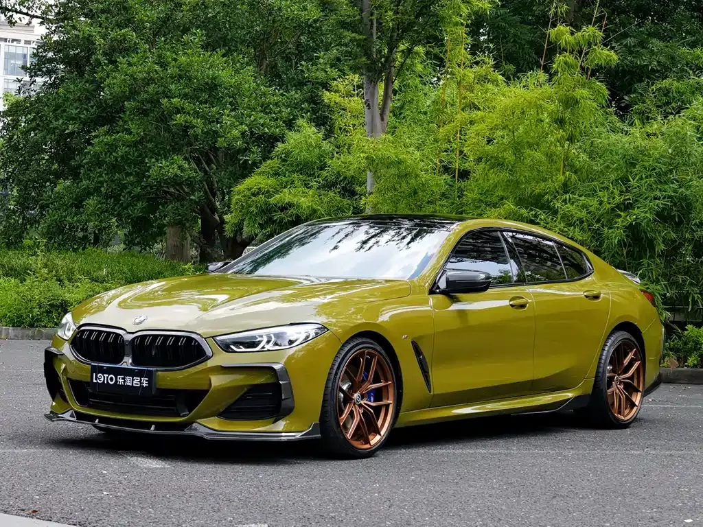 BMW 8 Series — фото 1