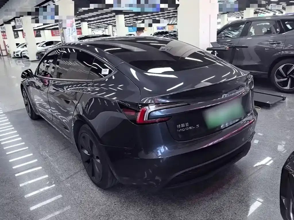 Tesla Model 3 — фото 10