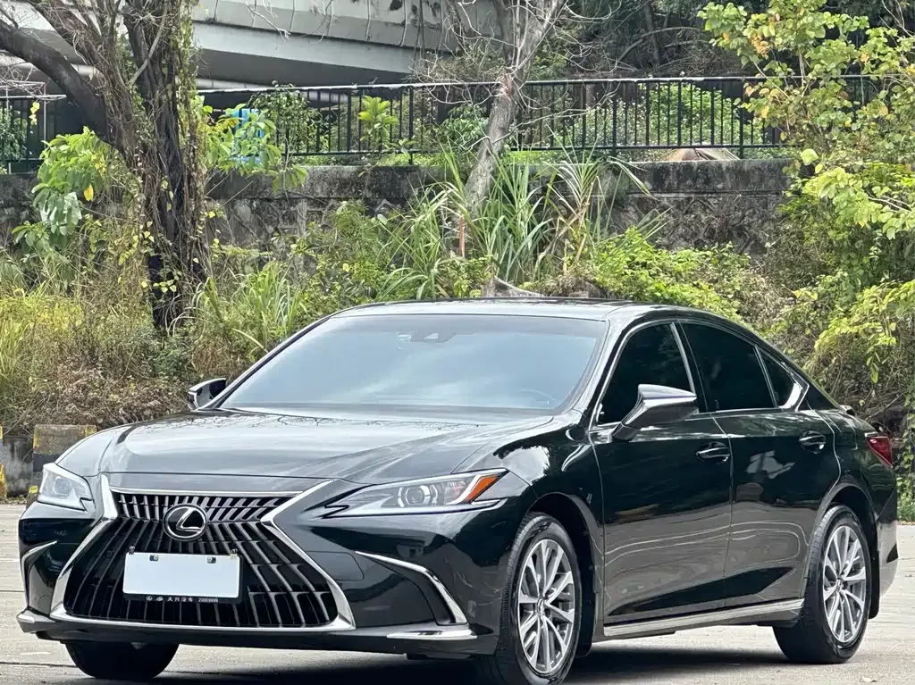 Lexus ES — фото 1