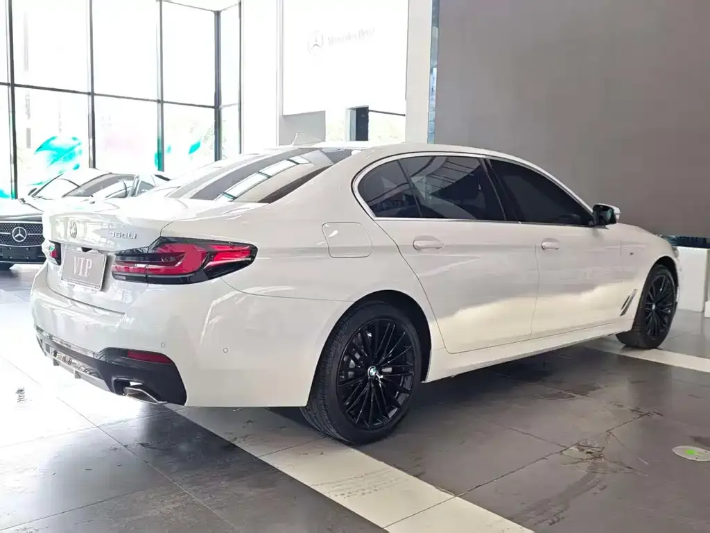 BMW 5 Series — фото 4