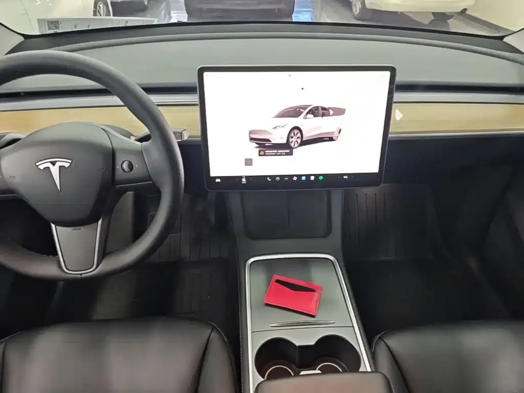 Tesla Model Y — фото 7