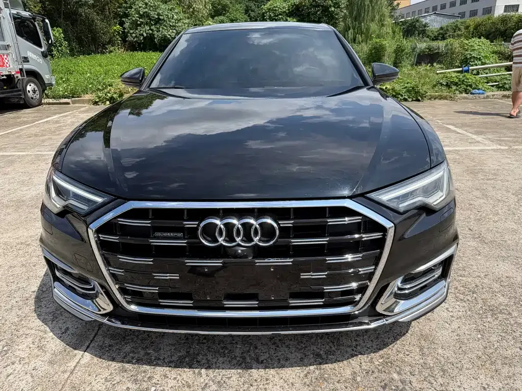 Audi A6L — фото 1