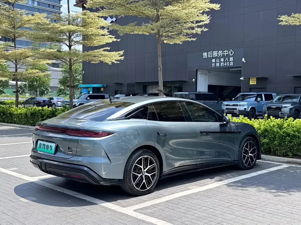 BYD Han L — фото 9