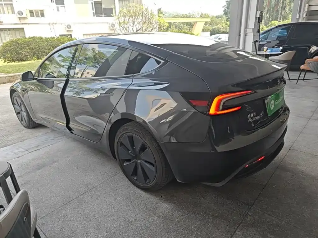 Tesla Model 3 — фото 5