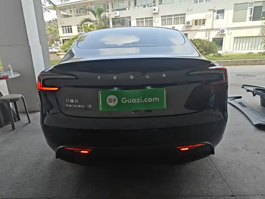 Tesla Model 3 — фото 3