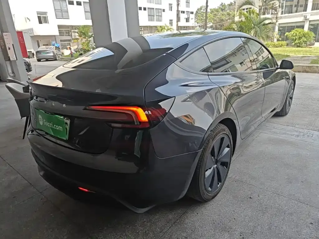 Tesla Model 3 — фото 4