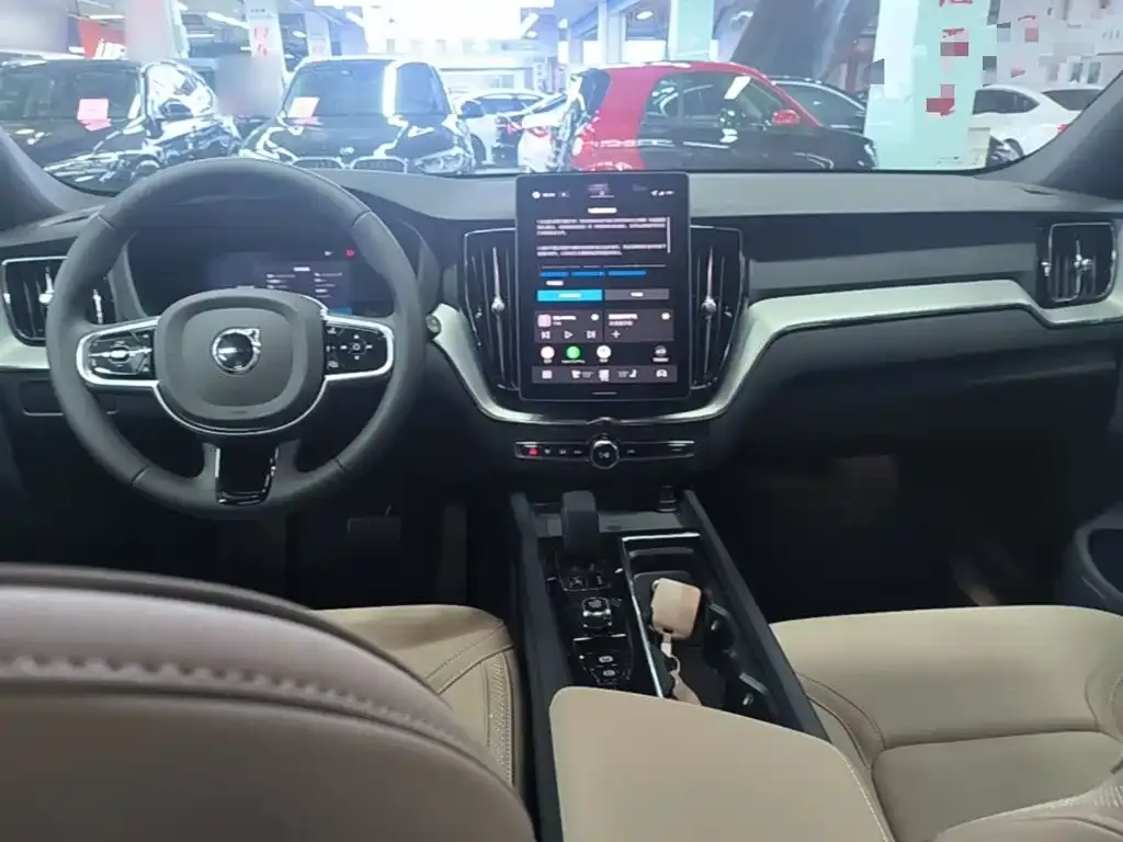 Volvo XC60 — фото 10