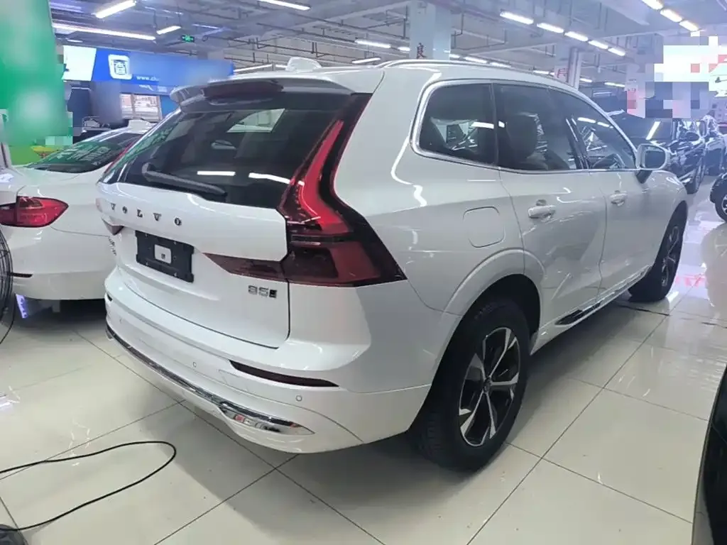 Volvo XC60 — фото 8