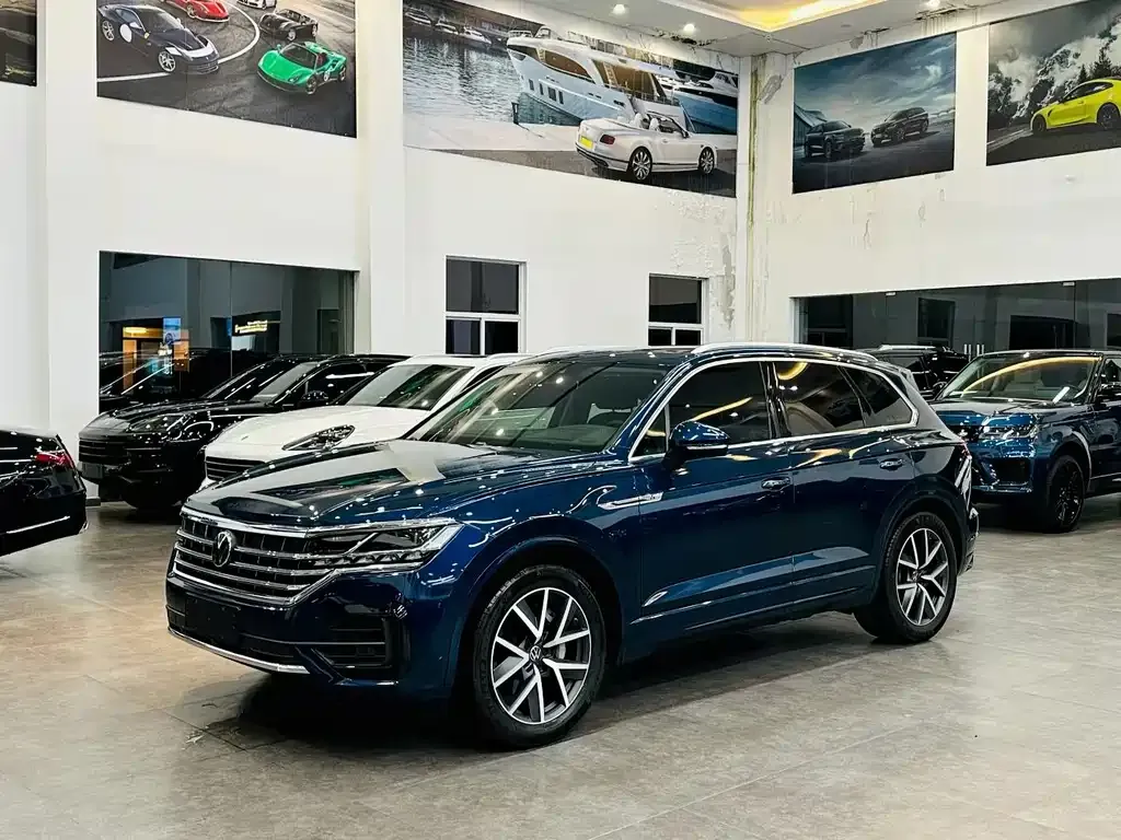 Volkswagen Touareg — фото 1