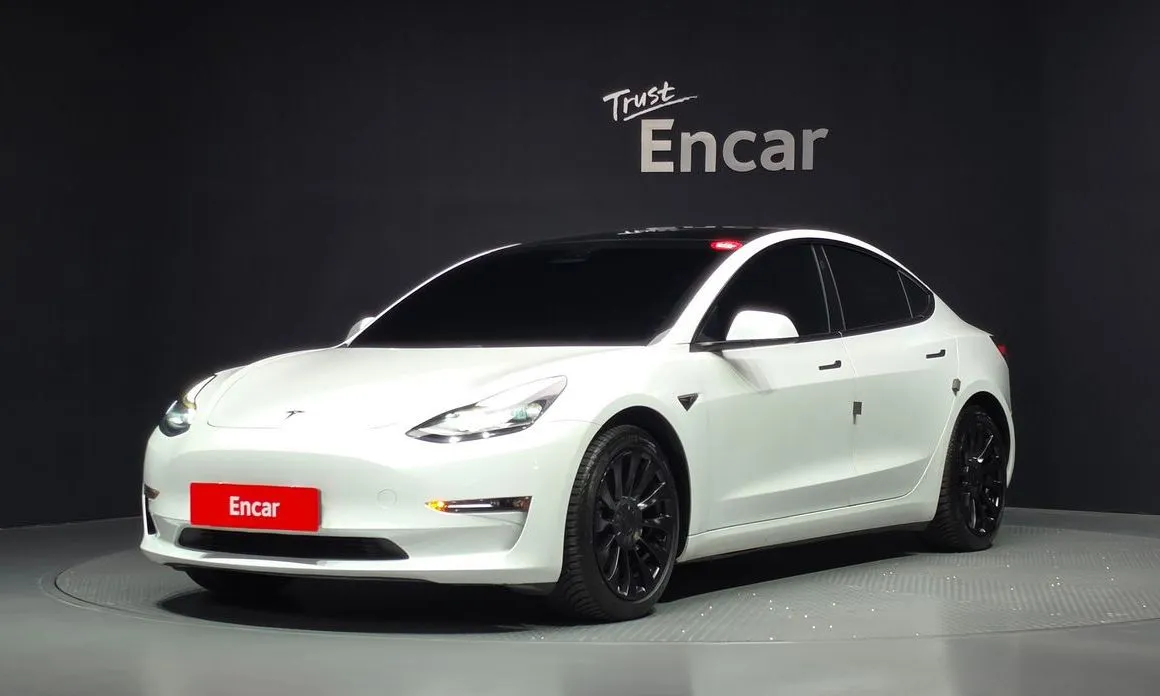 Tesla Model 3 — фото 1