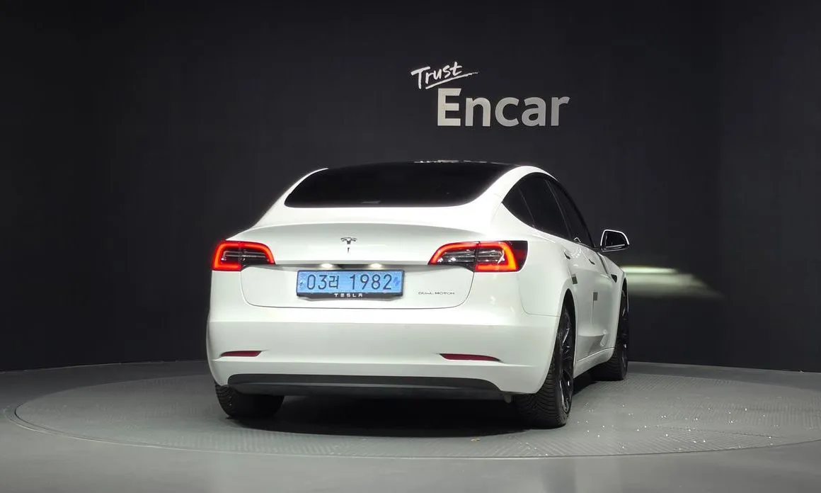 Tesla Model 3 — фото 8