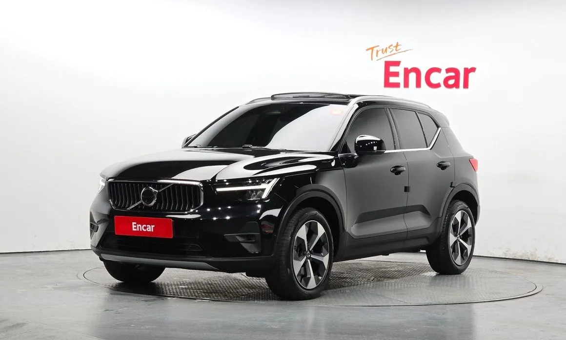 Volvo XC40 — фото 1