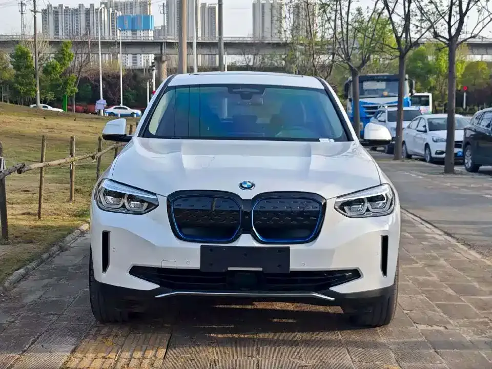 BMW iX3 — фото 3