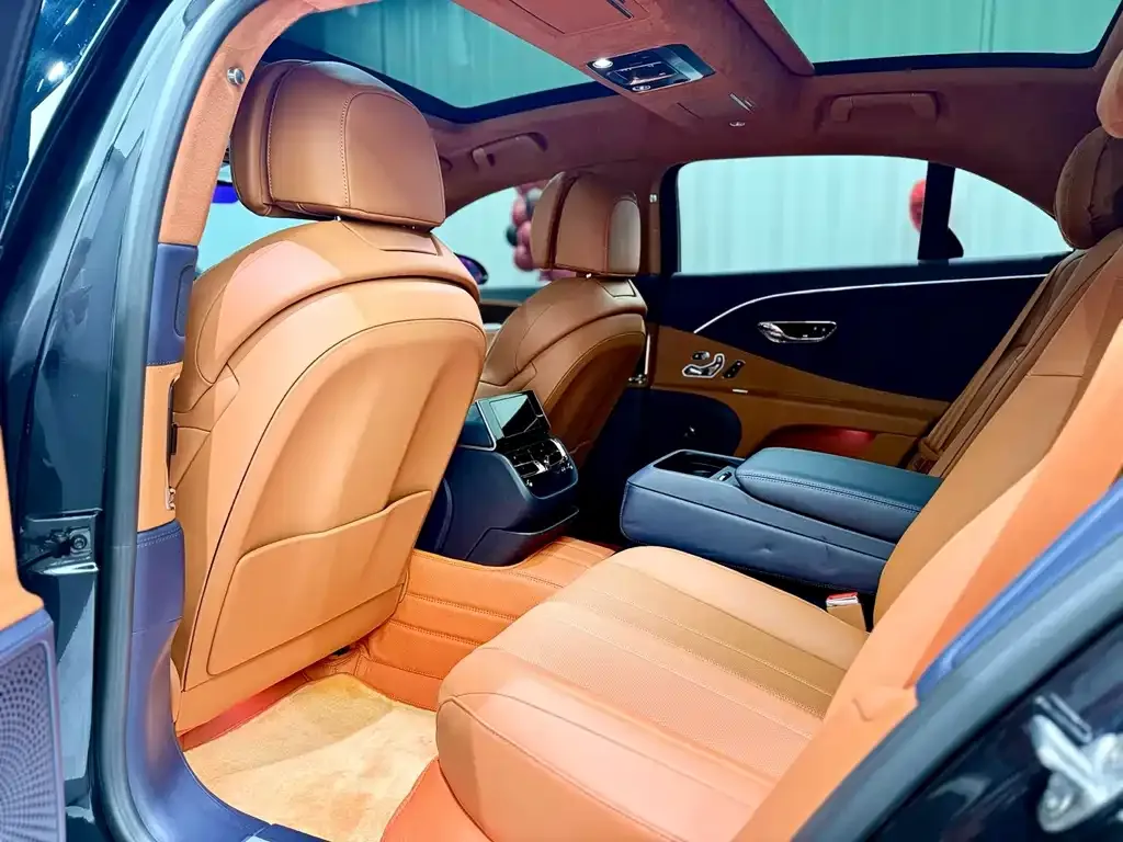 Bentley Flying Spur — фото 9