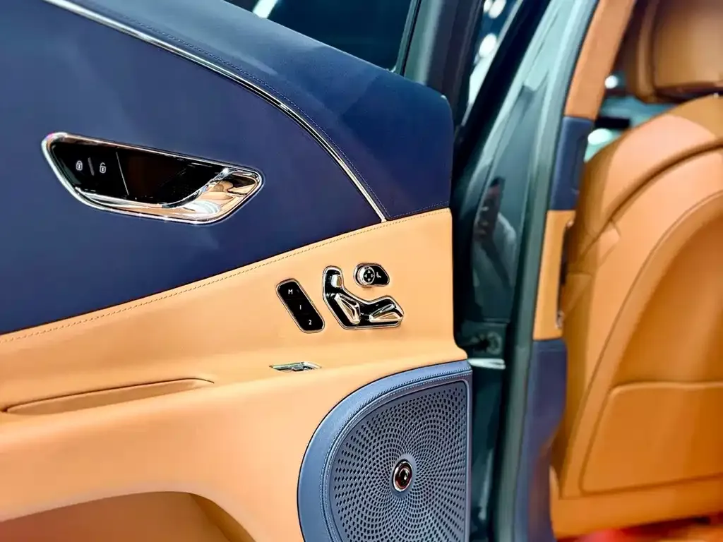 Bentley Flying Spur — фото 4