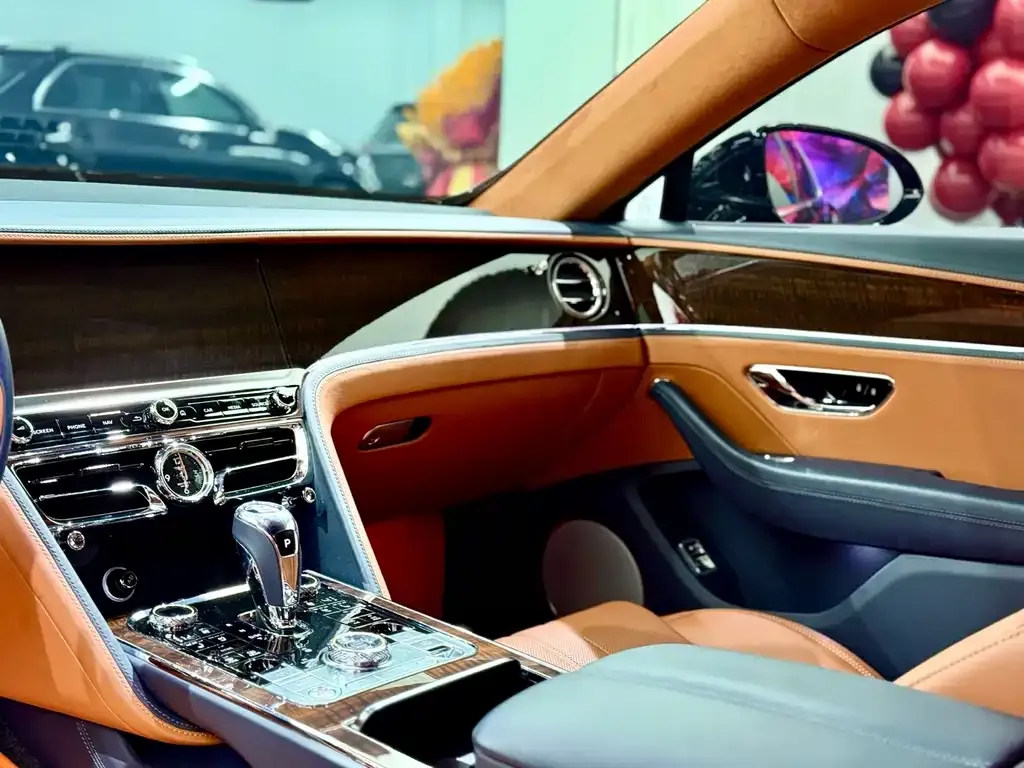 Bentley Flying Spur — фото 6