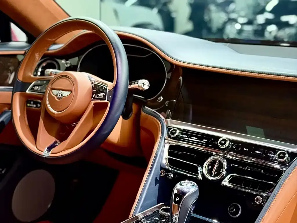 Bentley Flying Spur — фото 10
