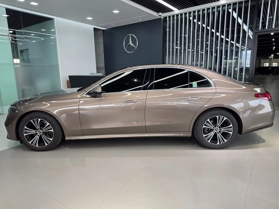 Mercedes-Benz E-Class — фото 7
