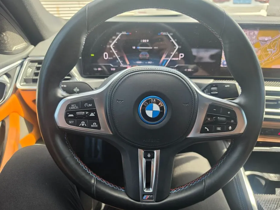 BMW i4 — фото 9