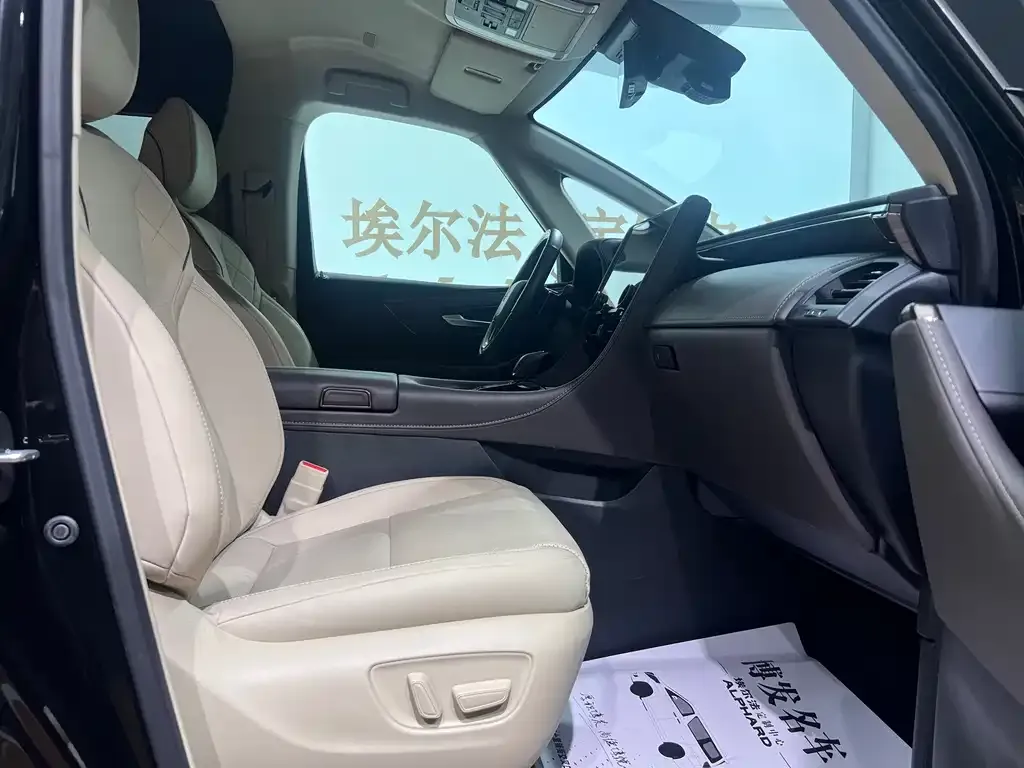 Toyota Vellfire — фото 4