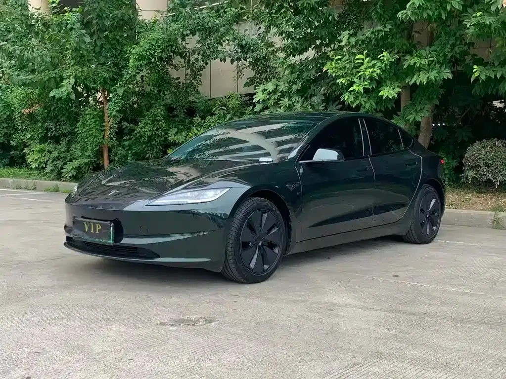 Tesla Model 3 — фото 1