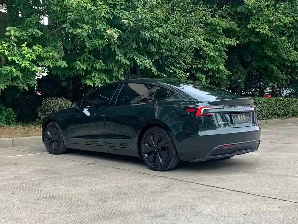 Tesla Model 3 — фото 4