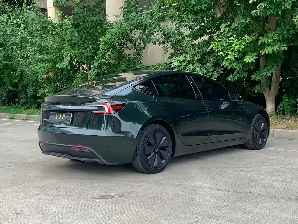 Tesla Model 3 — фото 7