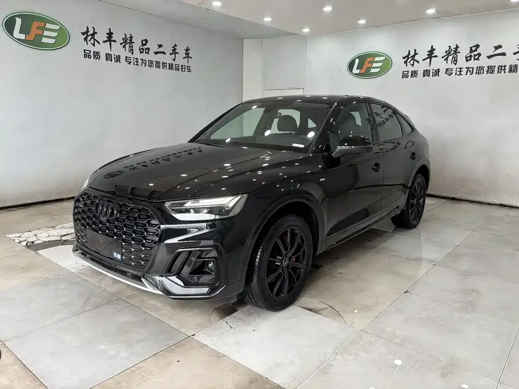 Audi Q5L Sportback — фото 1