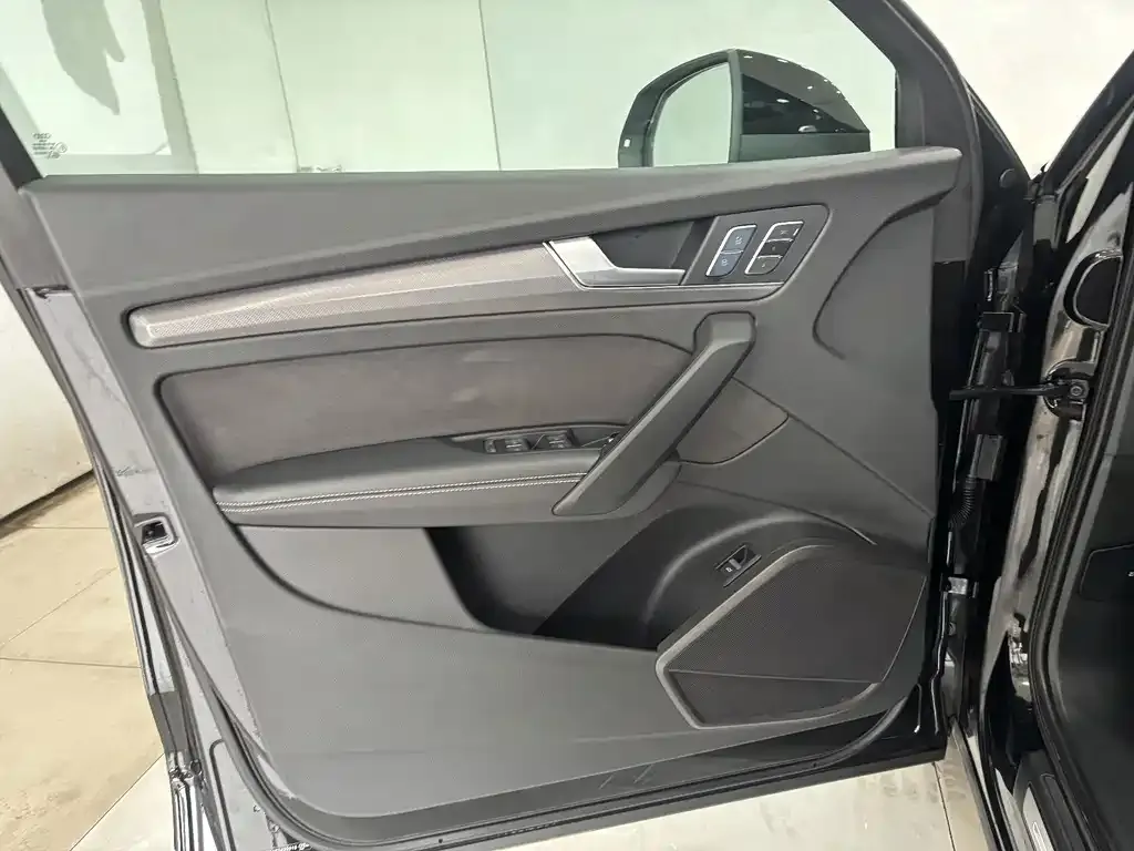 Audi Q5L Sportback — фото 9