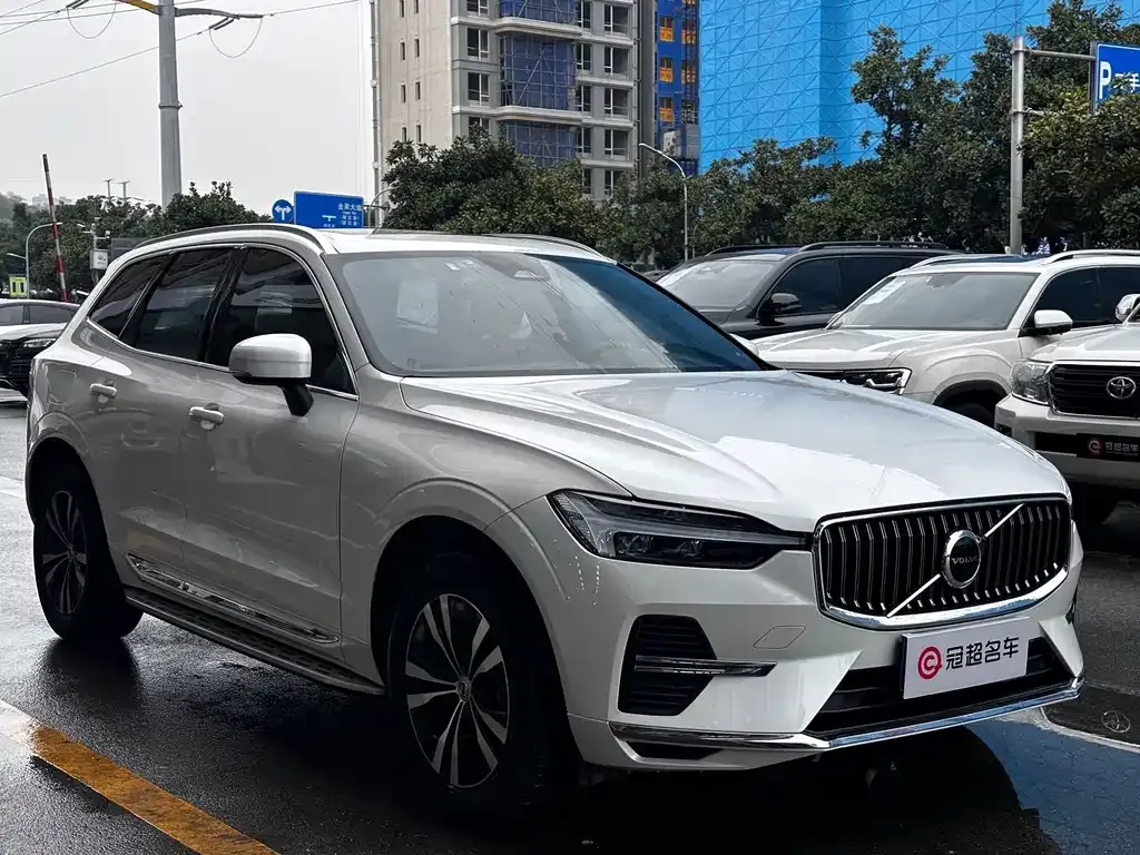 Volvo XC60 — фото 1