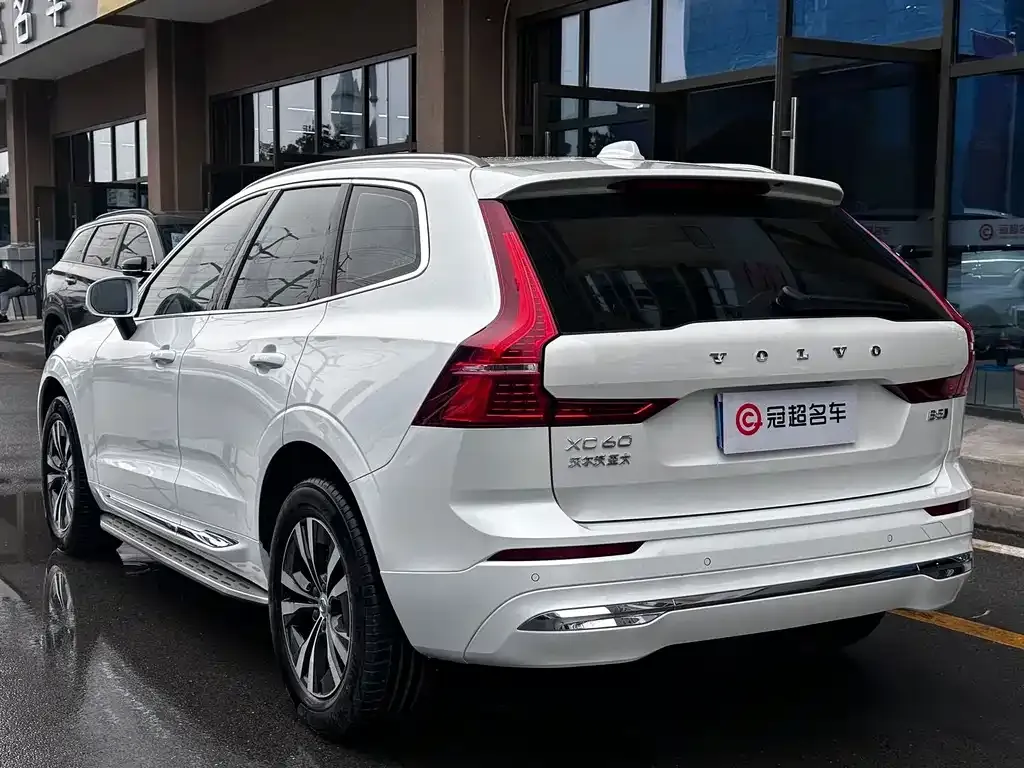 Volvo XC60 — фото 8