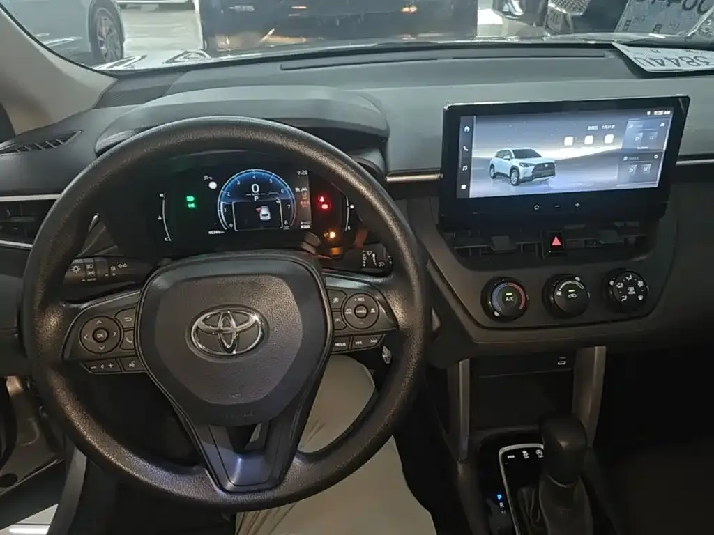 Toyota Corolla Cross — фото 8