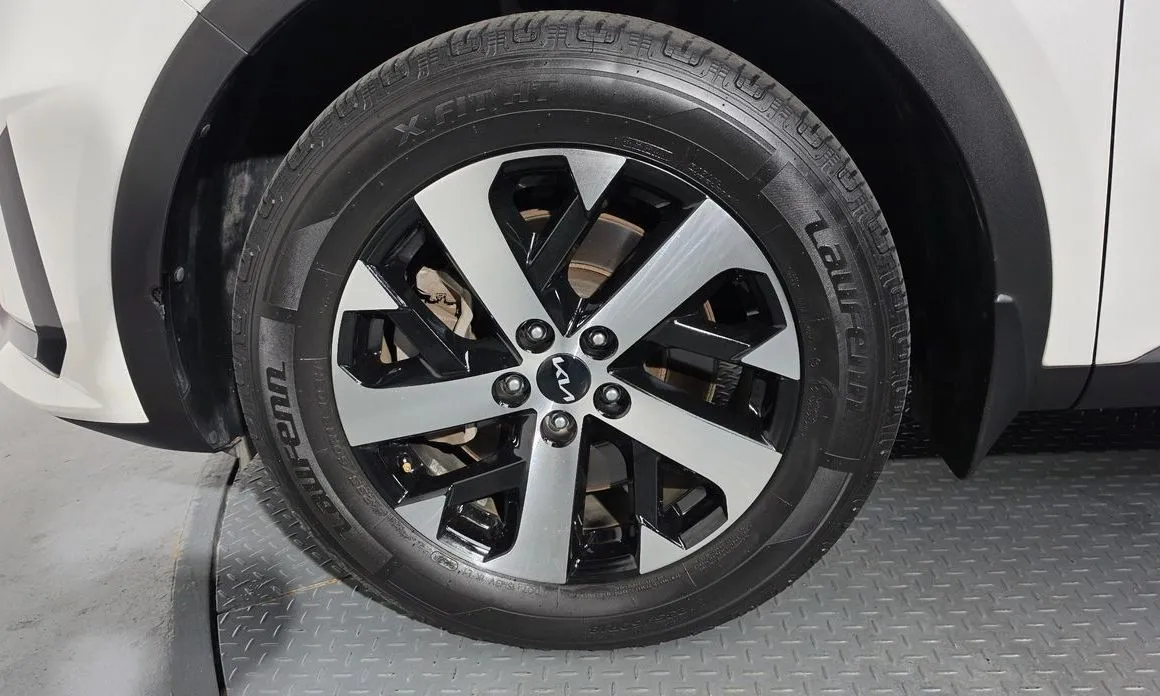 Kia Sorento — фото 8