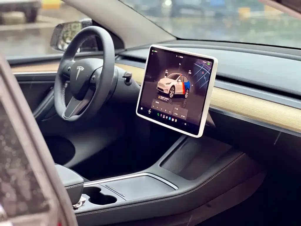Tesla Model Y — фото 3