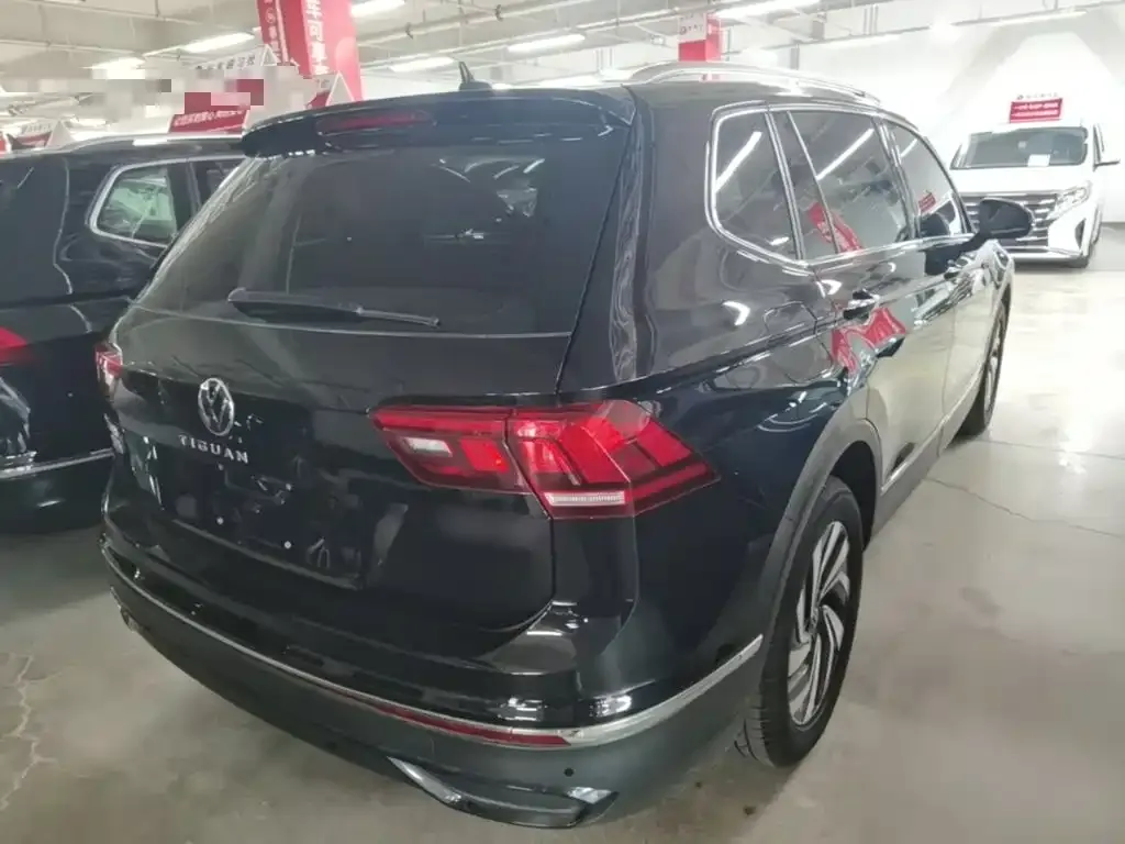 Volkswagen Tiguan L — фото 2